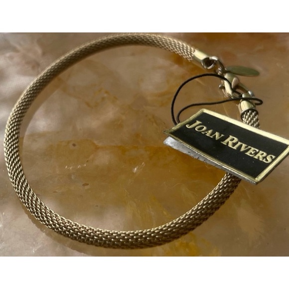 Joan Rivers Herringbone Western Antique Large Gold Clasped Bracelet - Picture 4 of 11